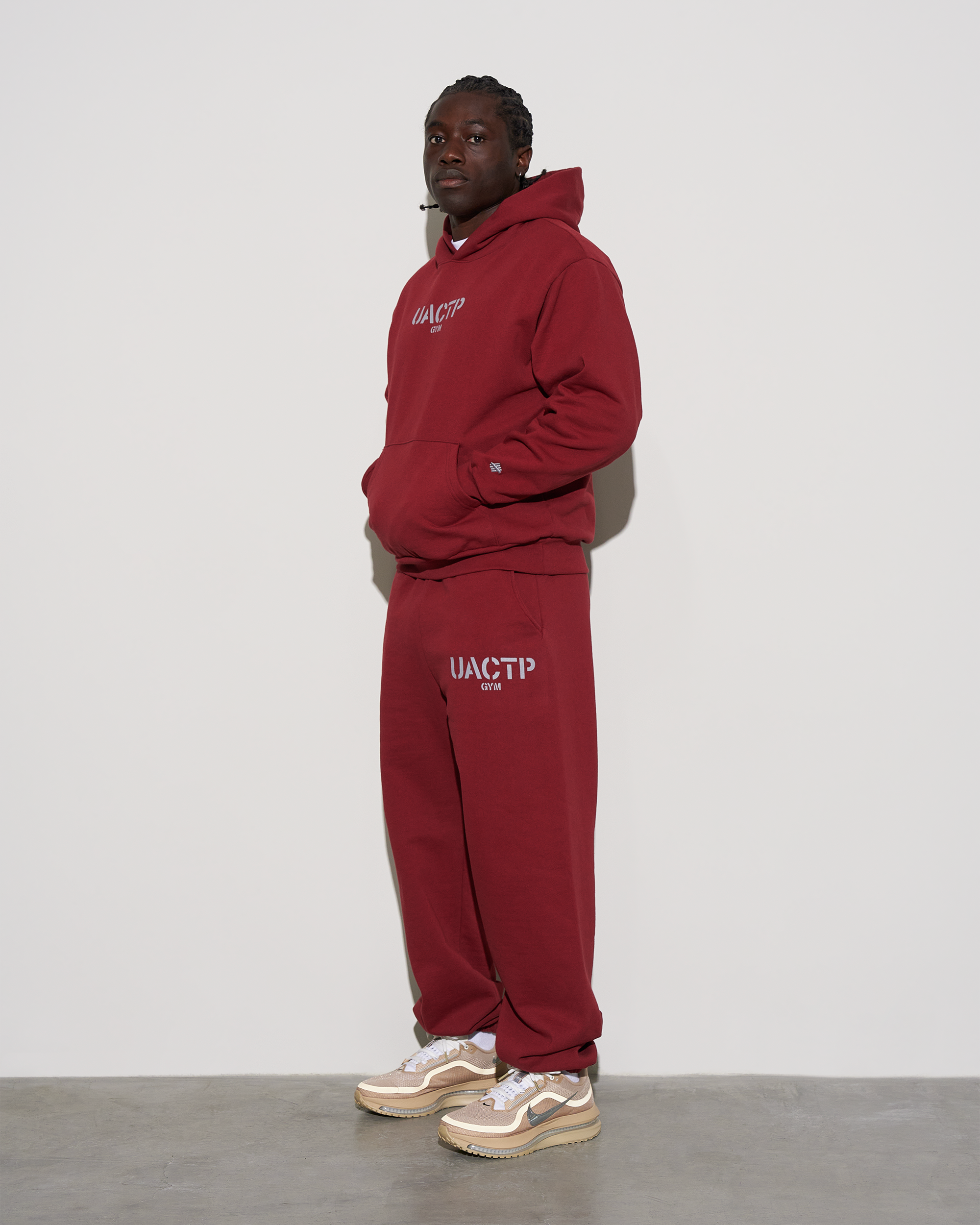 UACTP STENCIL GYM SWEATPANT - BURGUNDY
