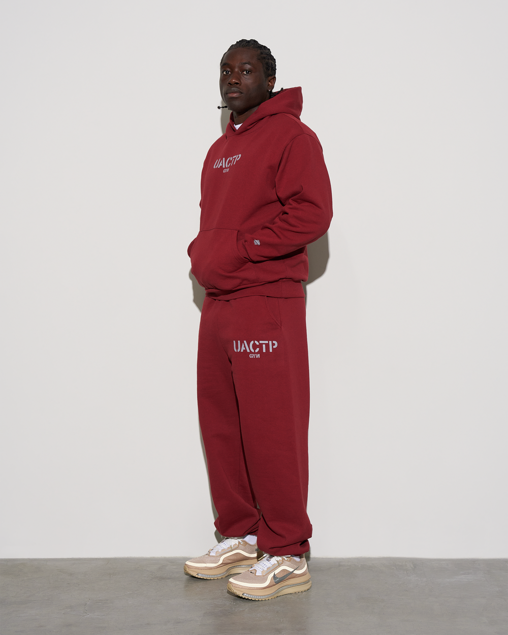 UACTP STENCIL GYM SWEATPANT - BURGUNDY