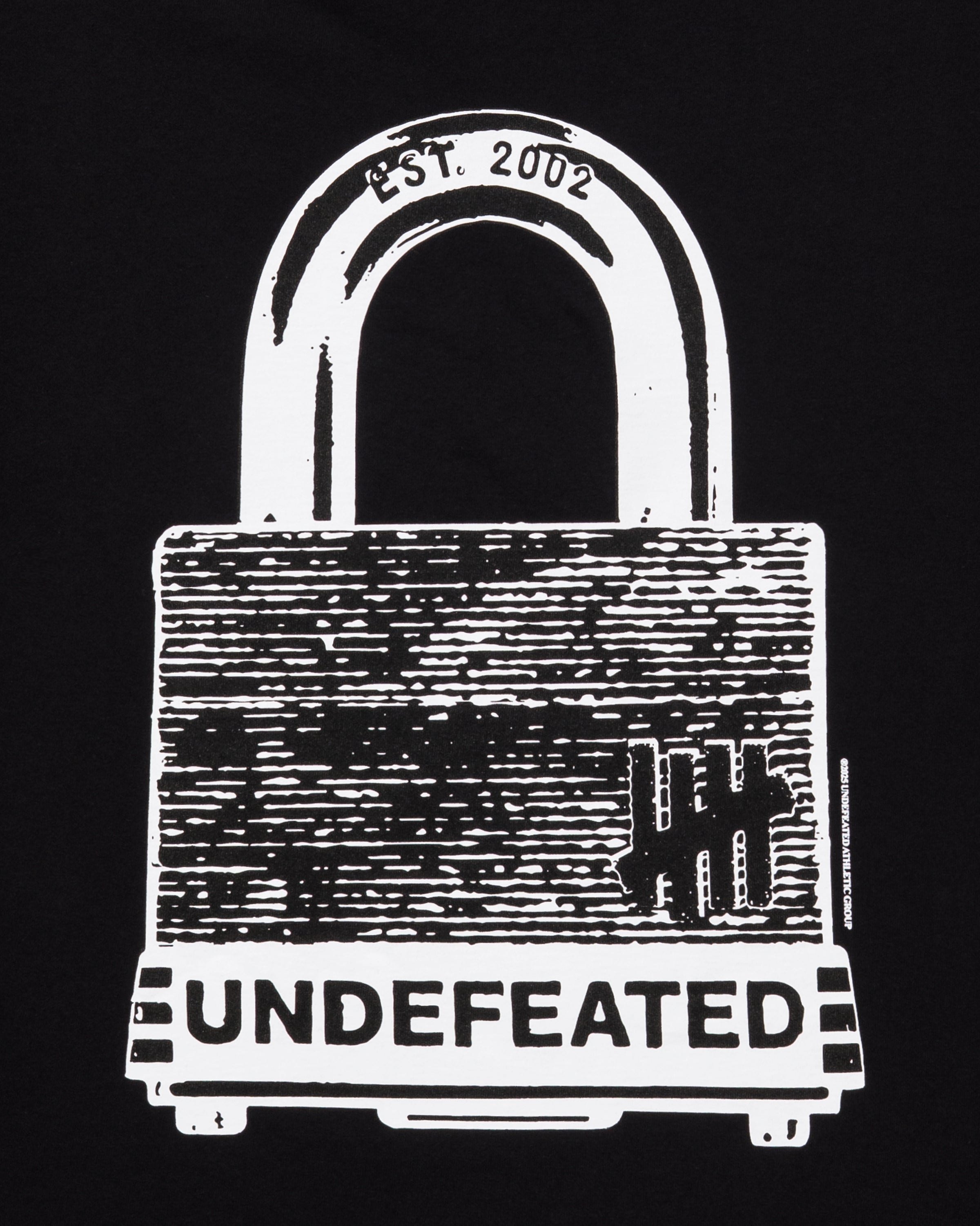 UNDEFEATED LOCK S/S TEE