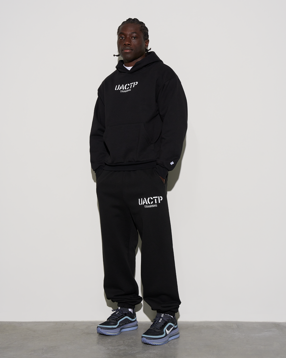 UACTP STENCIL TRAINING PULLOVER HOOD - BLACK