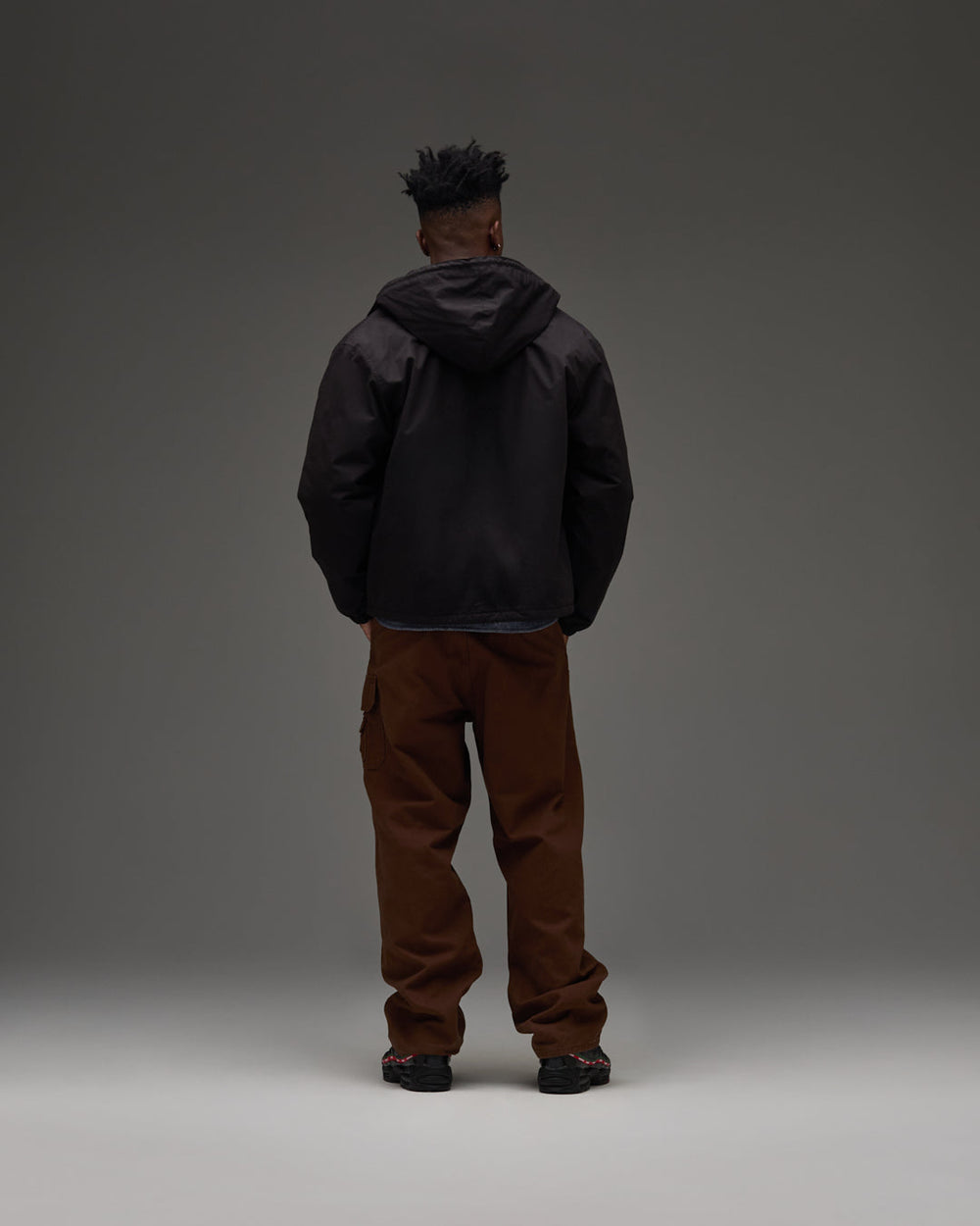 UNDEFEATED HOODED LIGHTWEIGHT WOVEN JACKET - BLACK