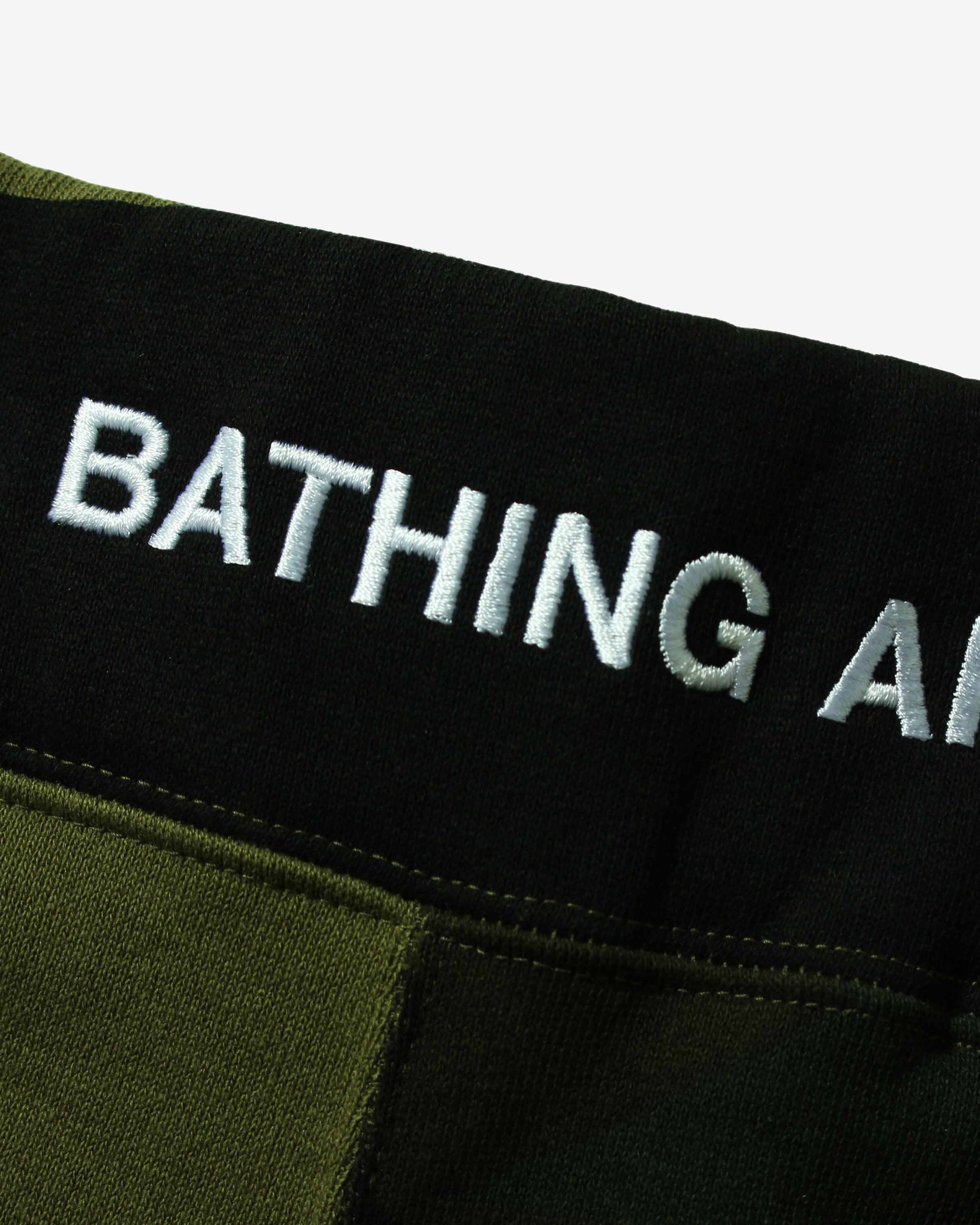 BAPE GIANT 1ST CAMO WIDE FIT SWEAT SHORTS