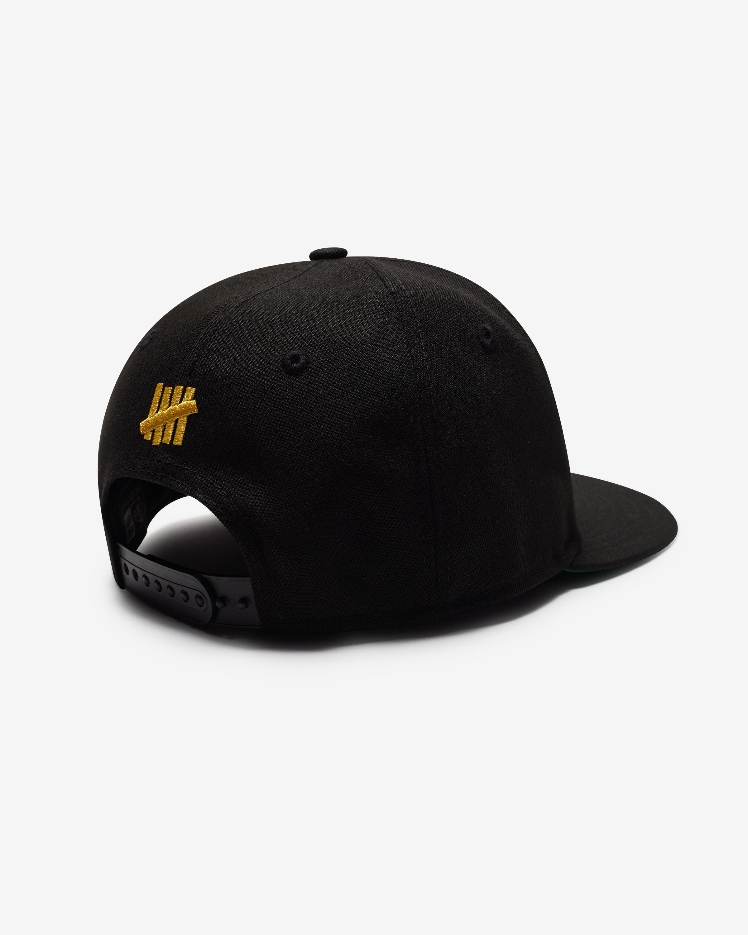 UNDEFEATED X NE BIG U SNAPBACK