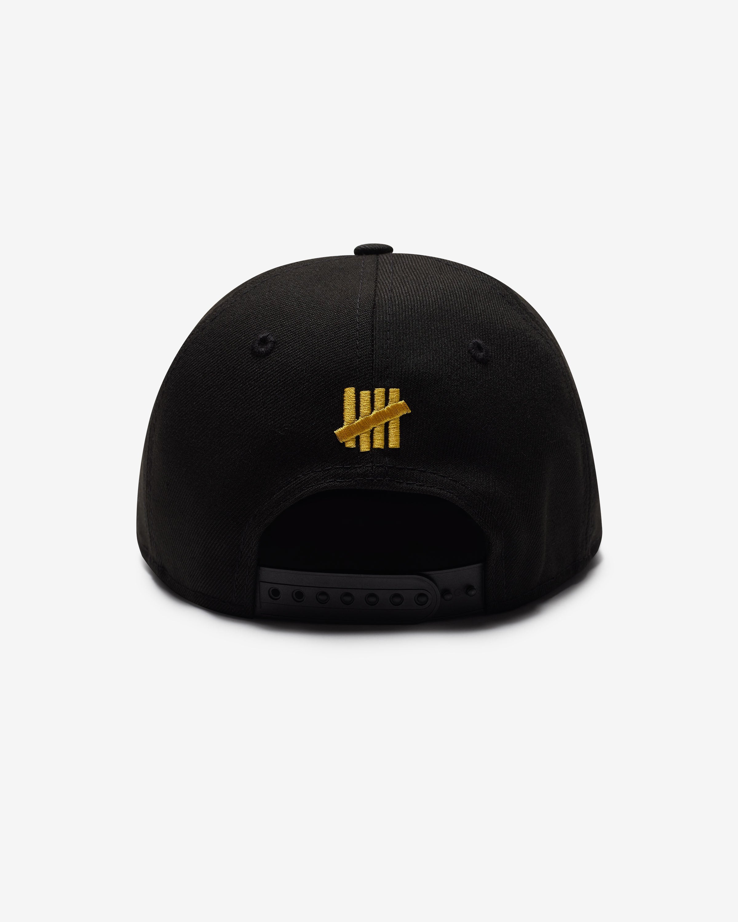 UNDEFEATED X NE BIG U SNAPBACK