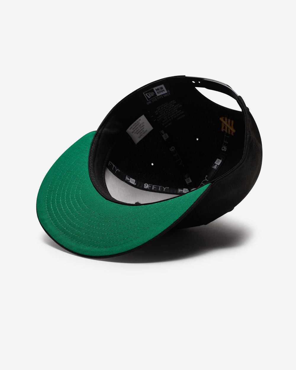 UNDEFEATED X NE BIG U SNAPBACK