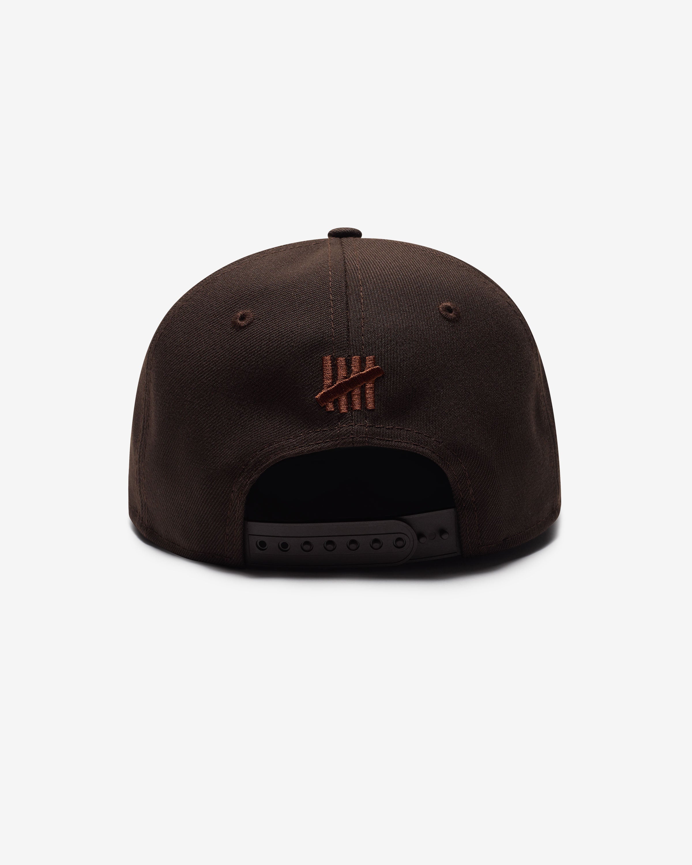 UNDEFEATED X NE BIG U SNAPBACK