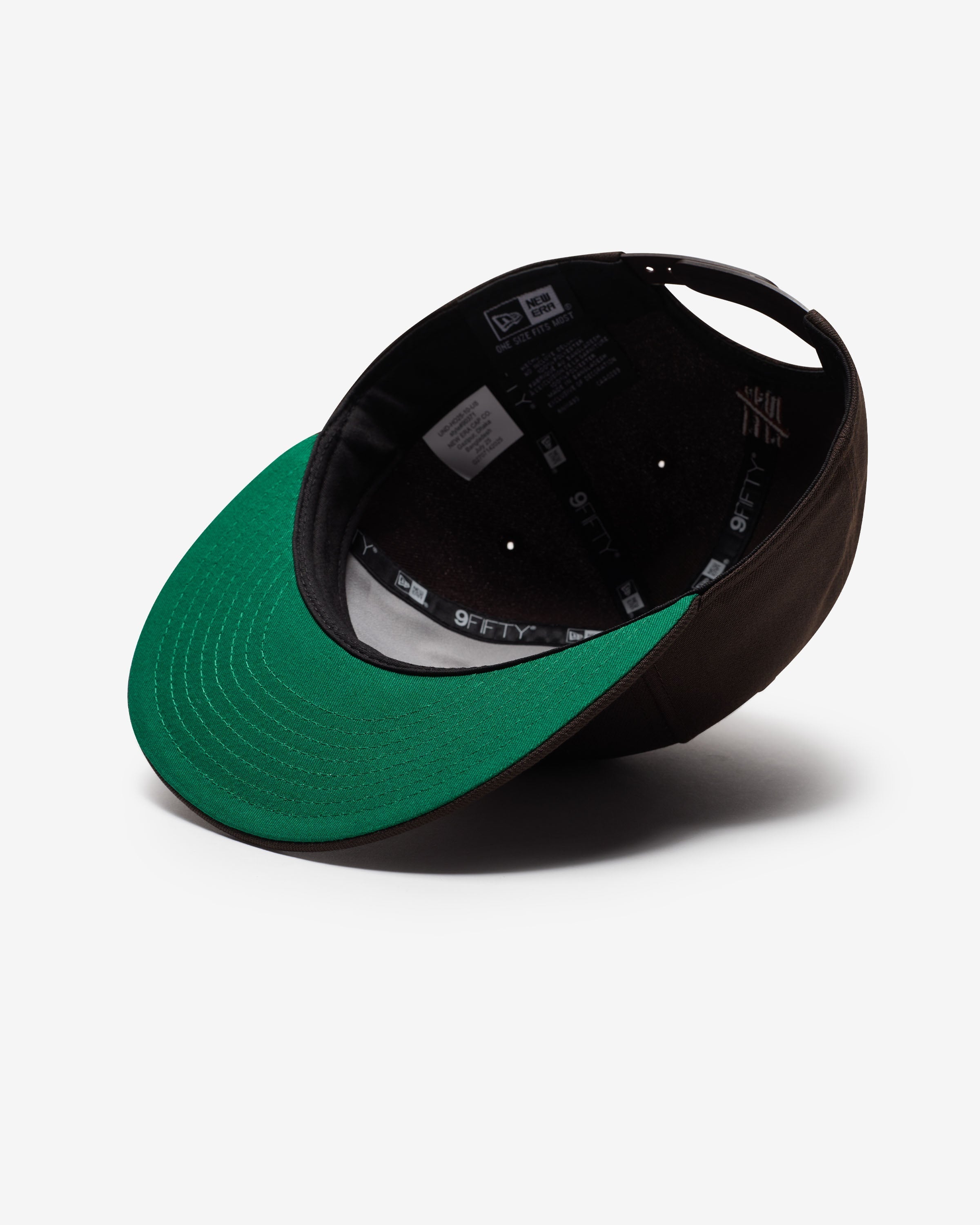 UNDEFEATED X NE BIG U SNAPBACK