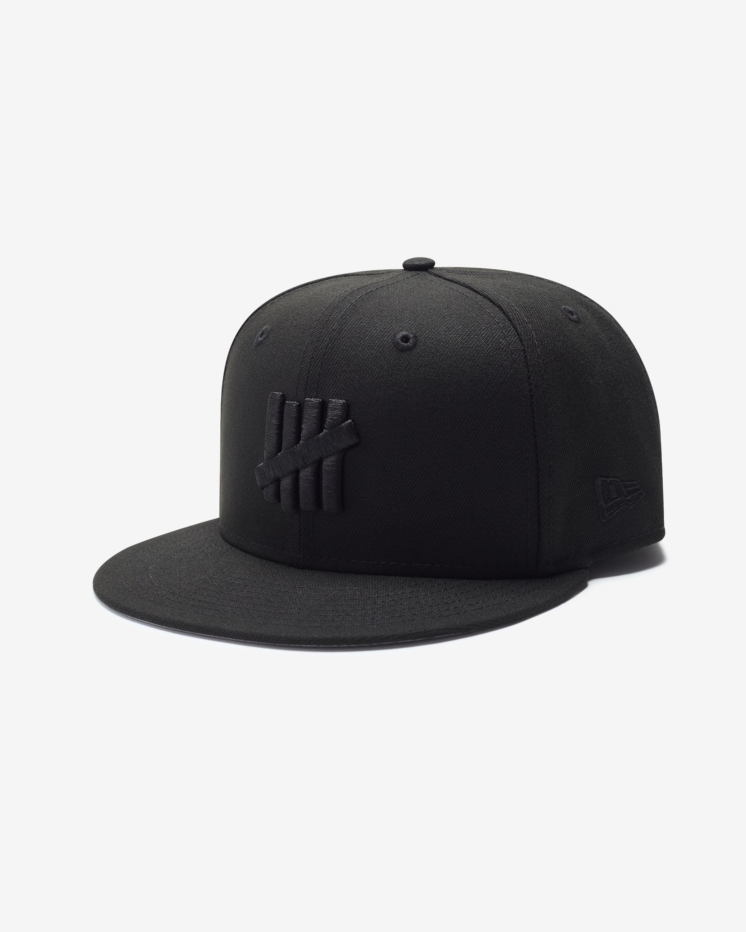 UNDEFEATED X NE MONOCHROME ICON FITTED