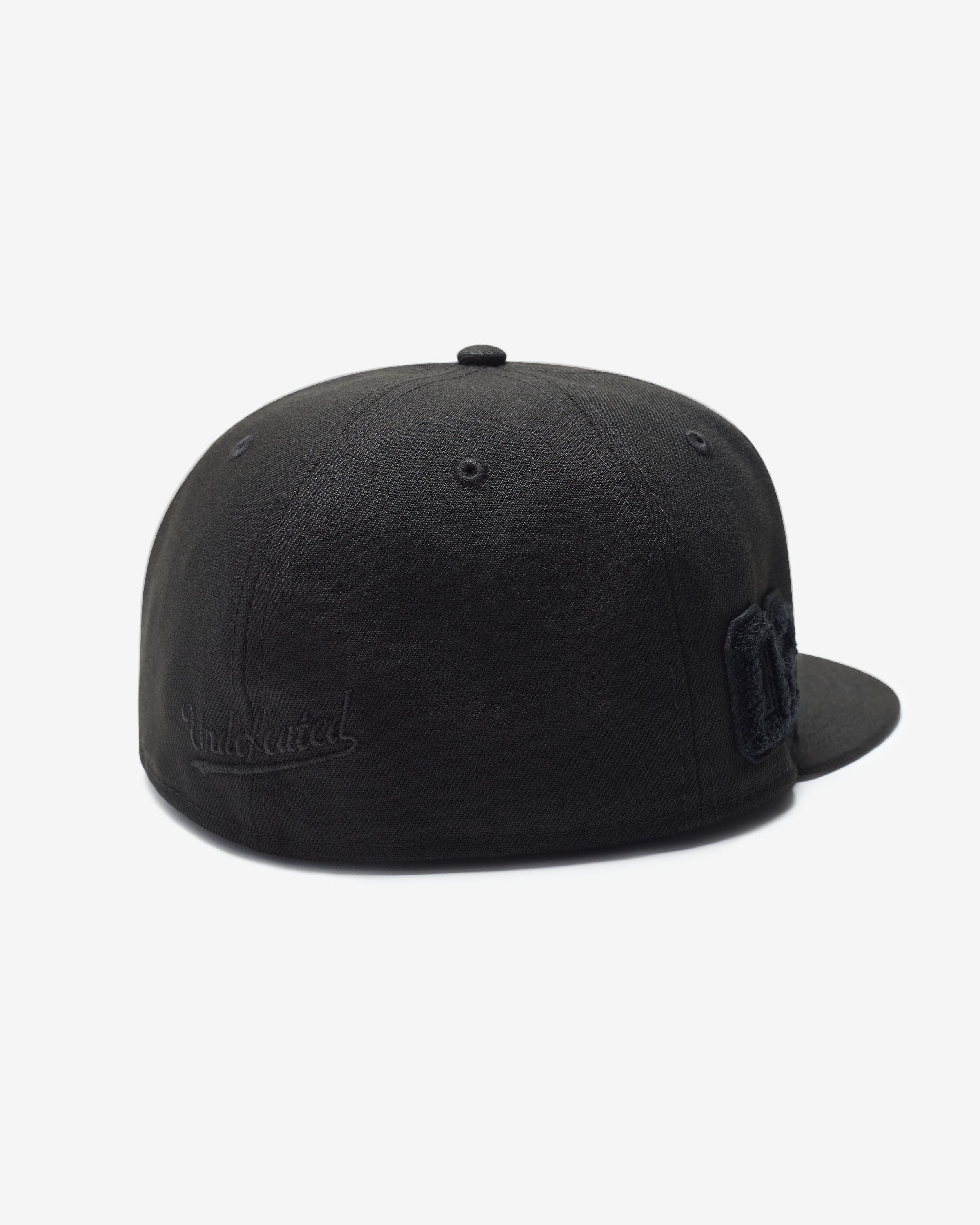 UNDEFEATED X NE MONOCHROME ICON FITTED