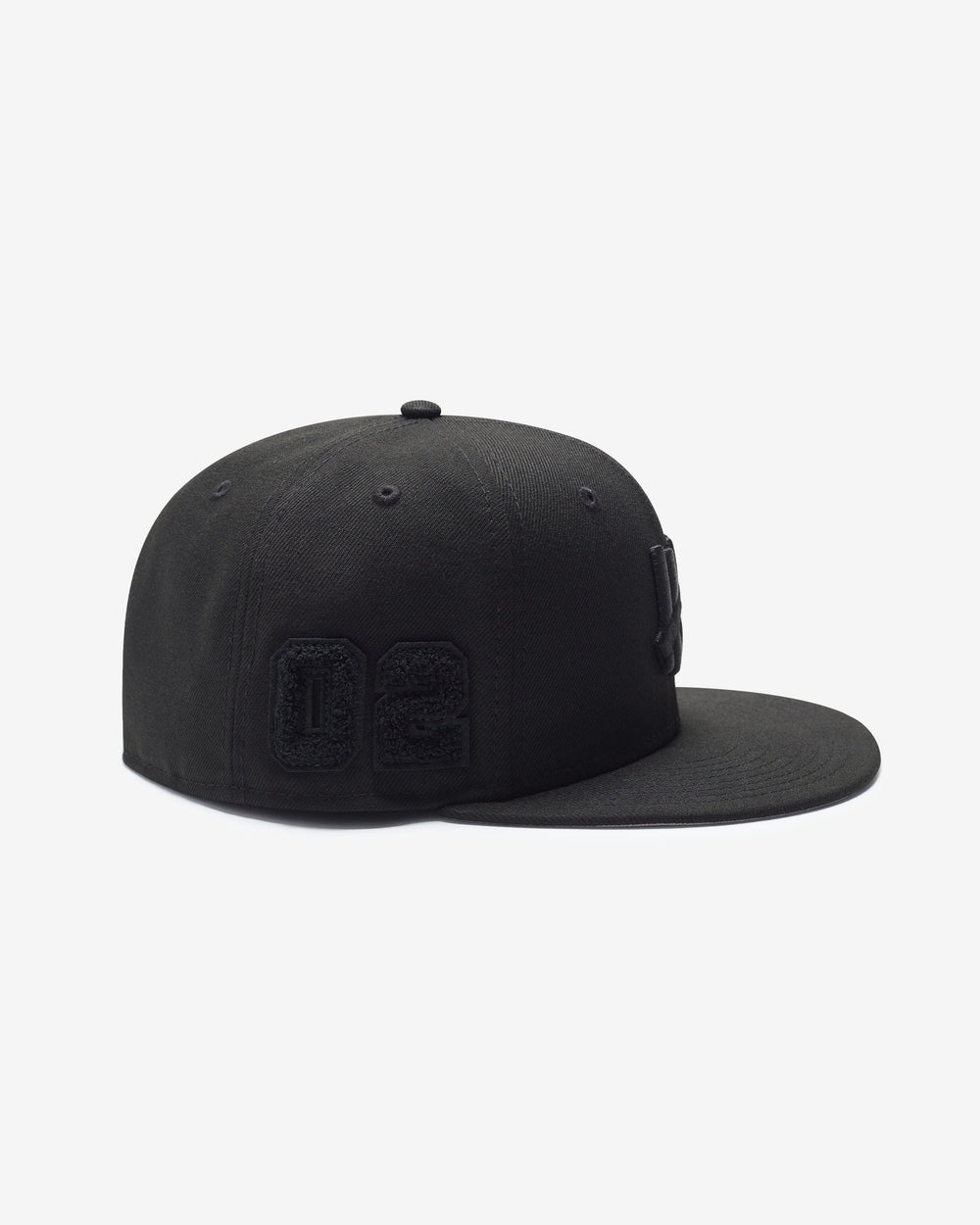 UNDEFEATED X NE MONOCHROME ICON FITTED