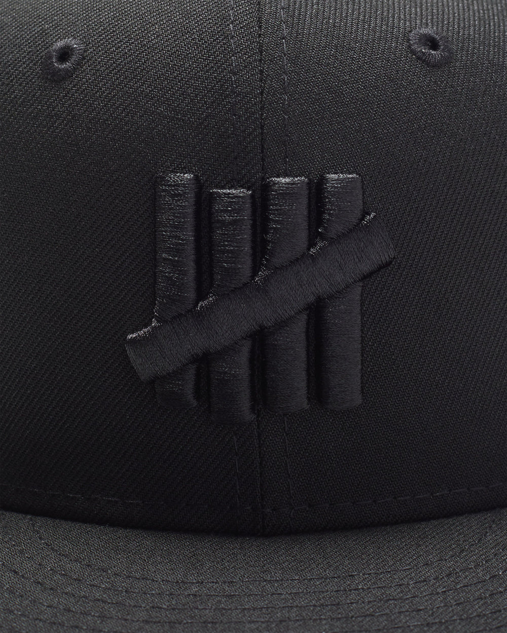 UNDEFEATED X NE MONOCHROME ICON FITTED