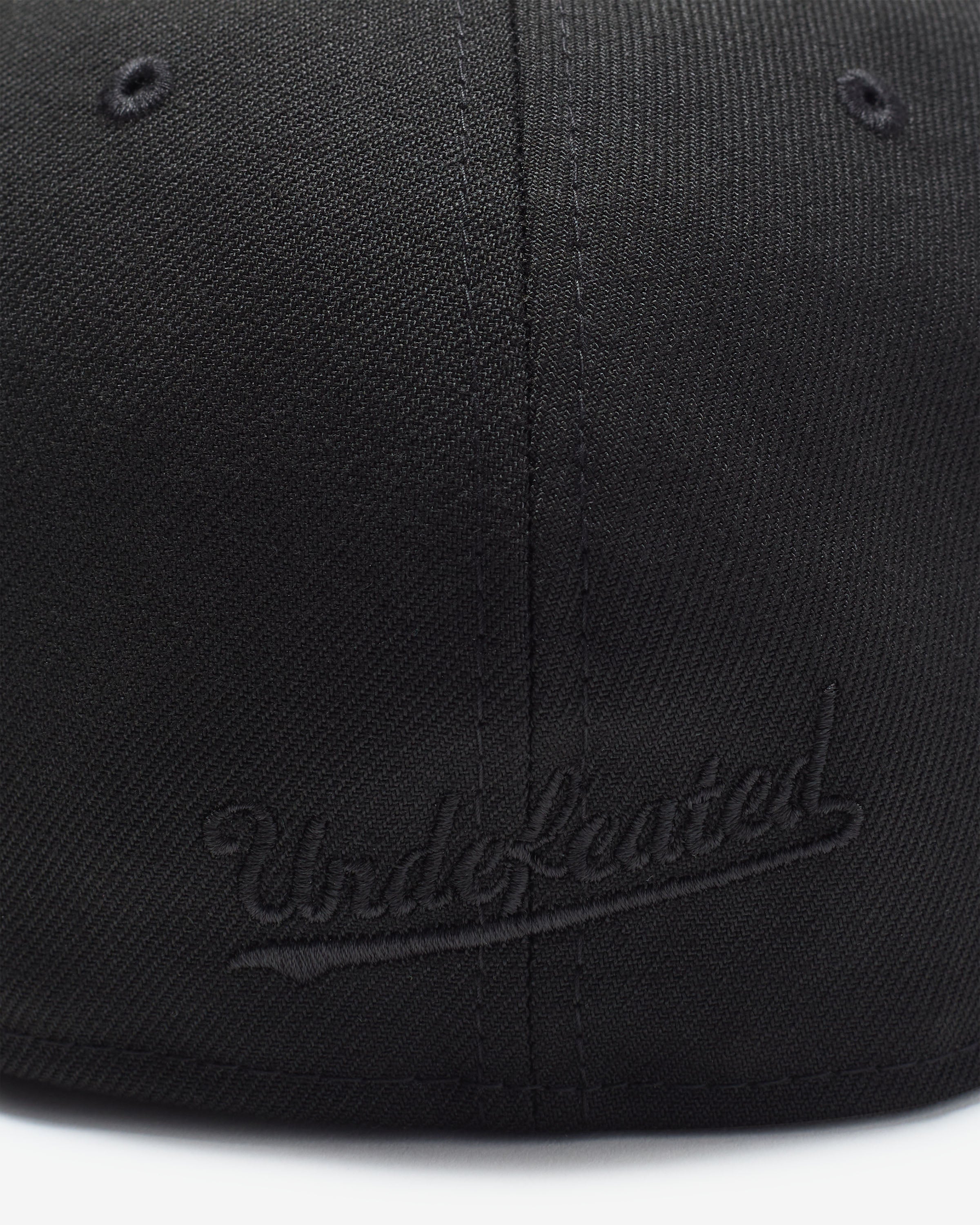 UNDEFEATED X NE MONOCHROME ICON FITTED