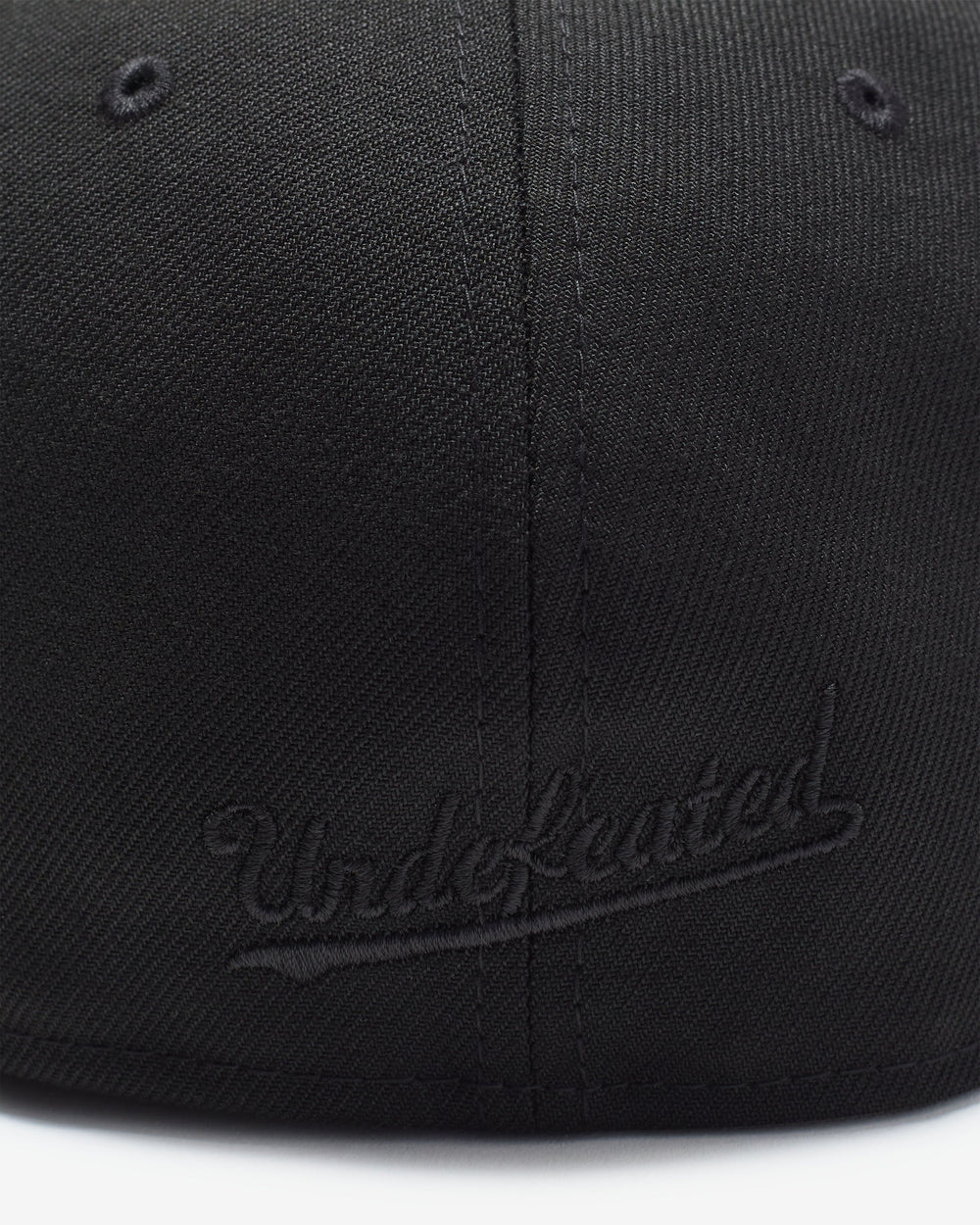 UNDEFEATED X NE MONOCHROME ICON FITTED