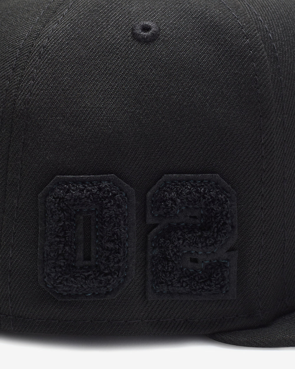 UNDEFEATED X NE MONOCHROME ICON FITTED