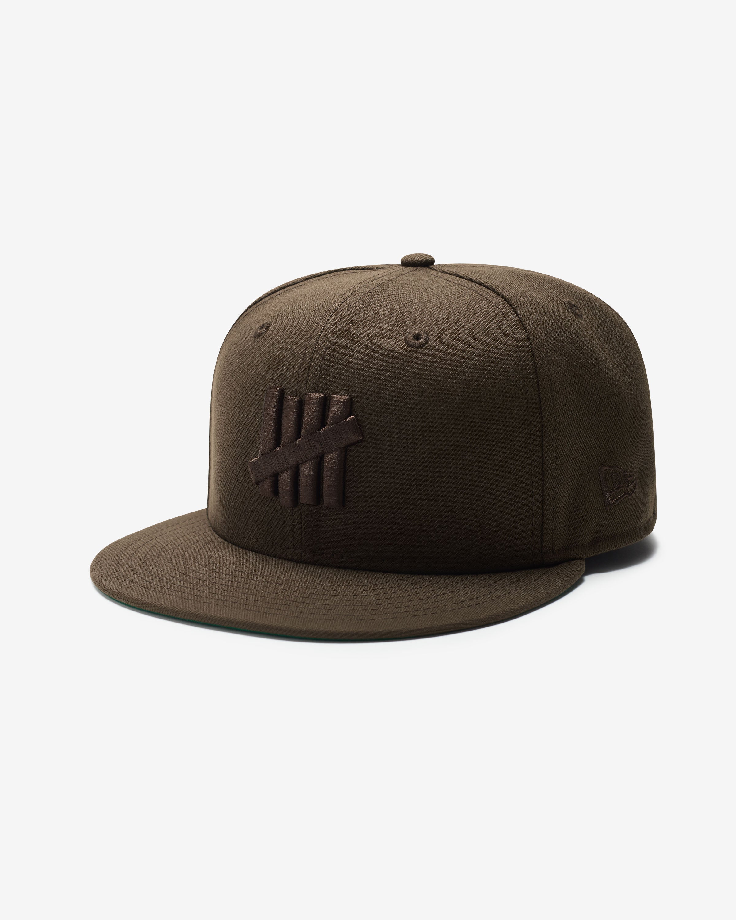 UNDEFEATED X NE MONOCHROME ICON FITTED