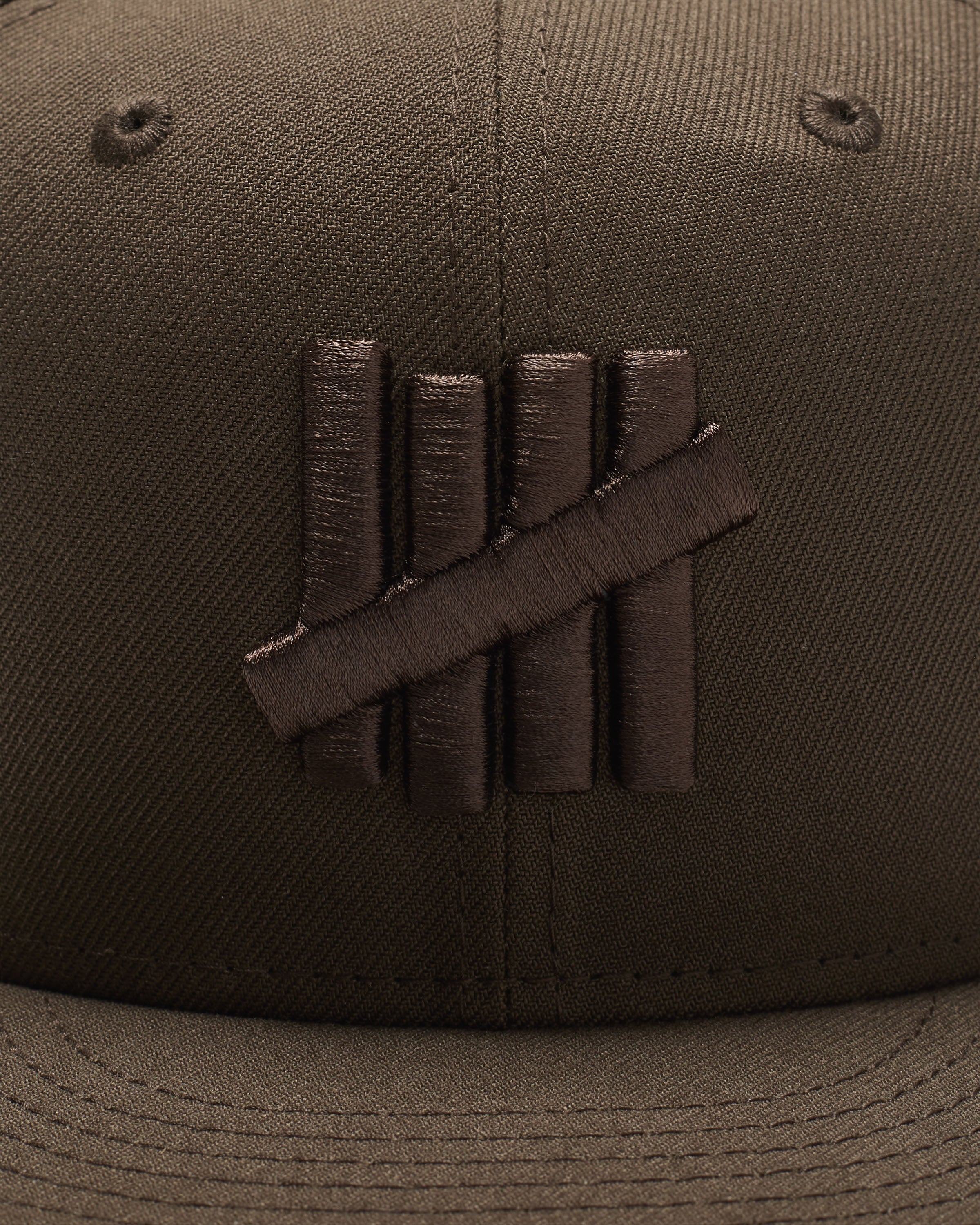 UNDEFEATED X NE MONOCHROME ICON FITTED