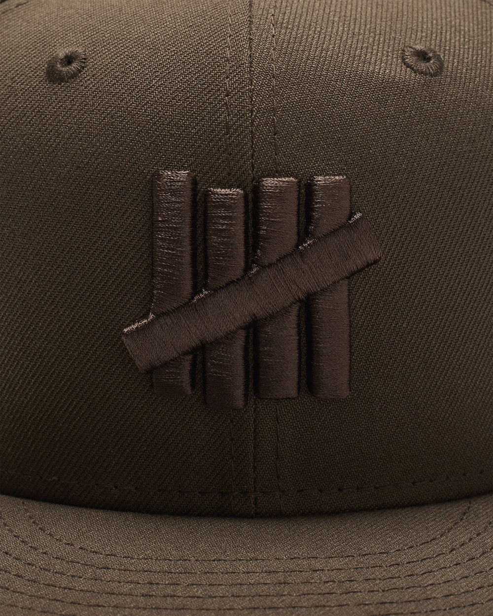 UNDEFEATED X NE MONOCHROME ICON FITTED