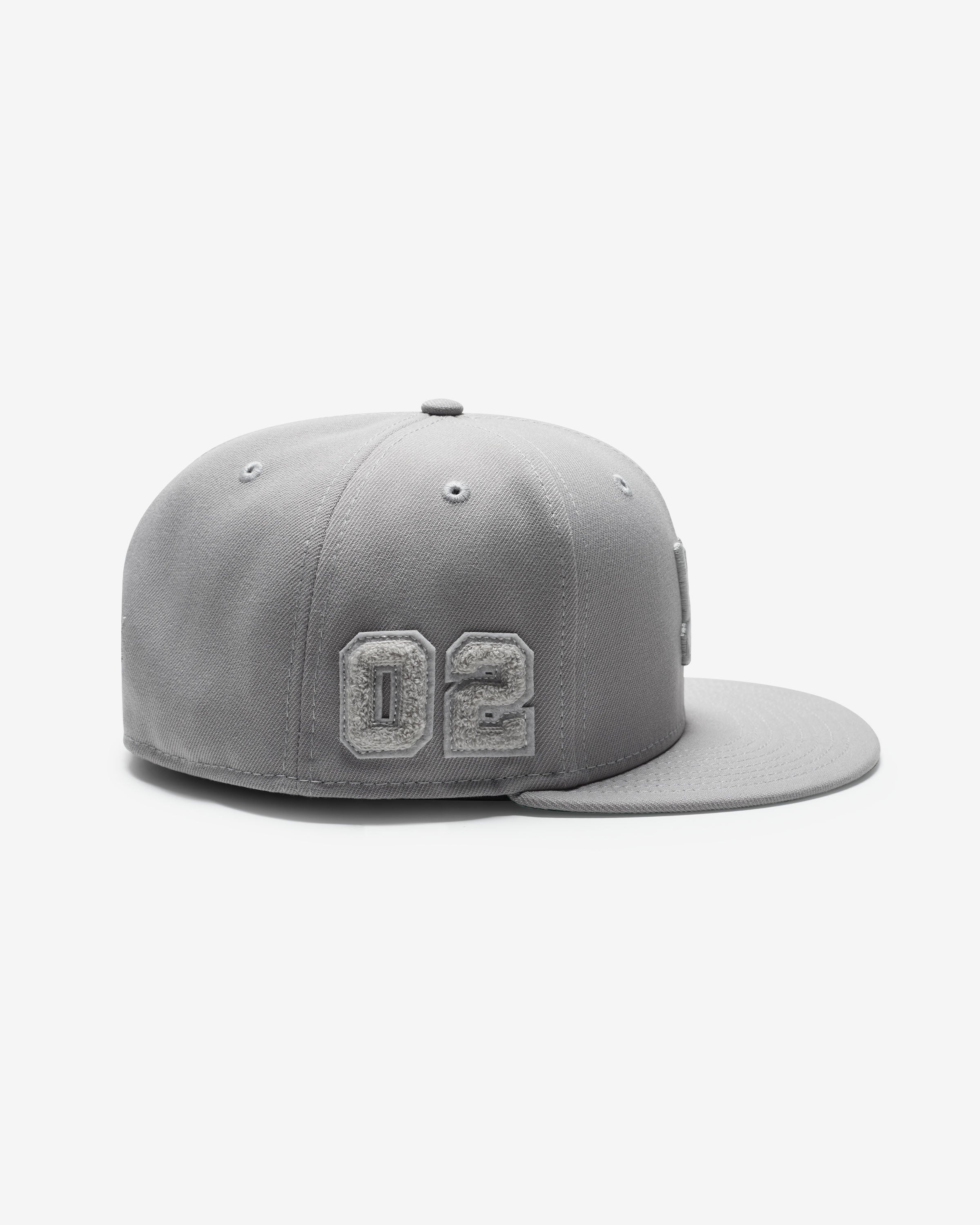 UNDEFEATED X NE MONOCHROME ICON FITTED