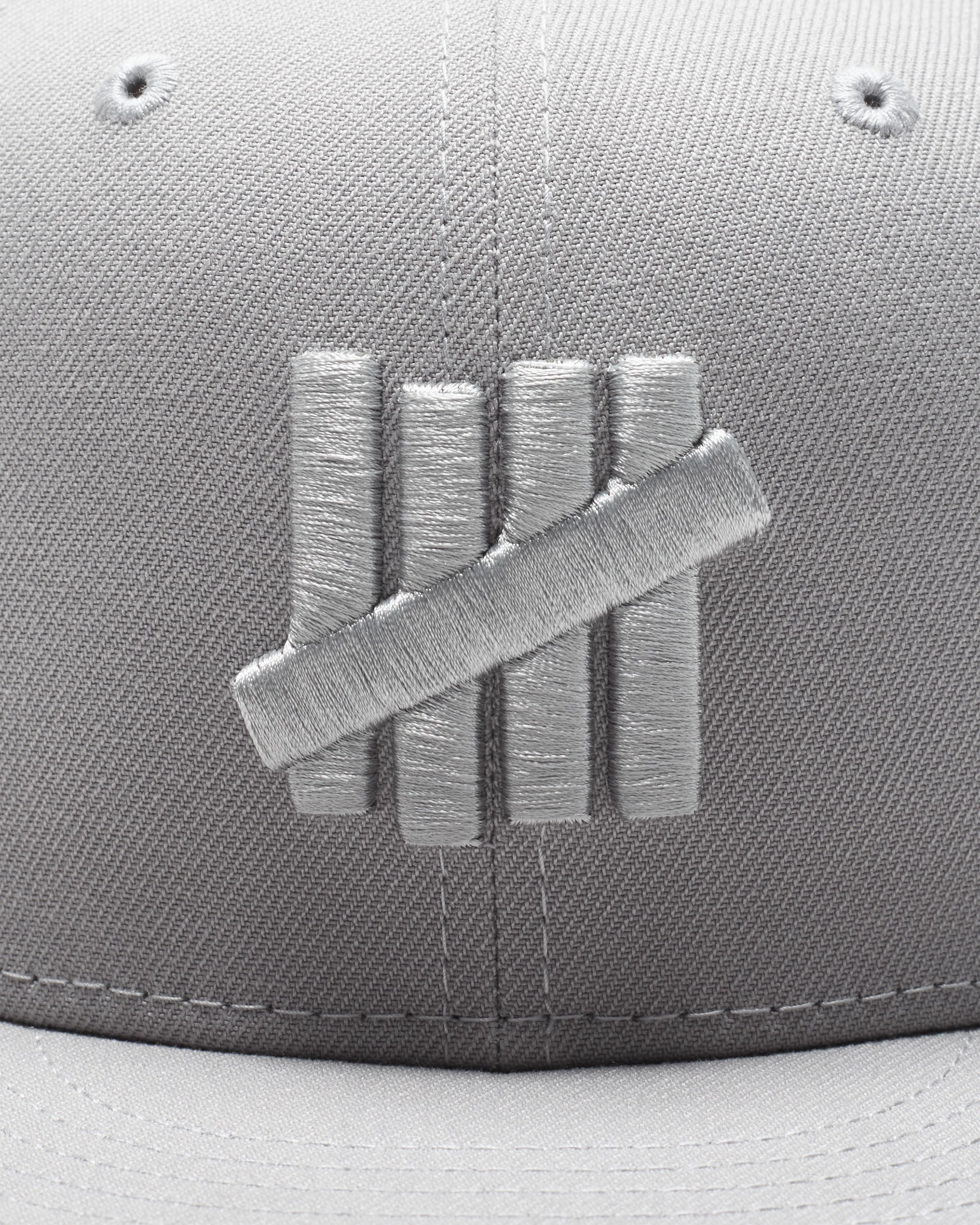UNDEFEATED X NE MONOCHROME ICON FITTED