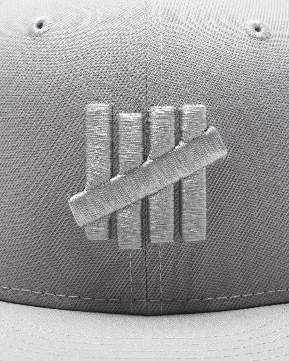 UNDEFEATED X NE MONOCHROME ICON FITTED