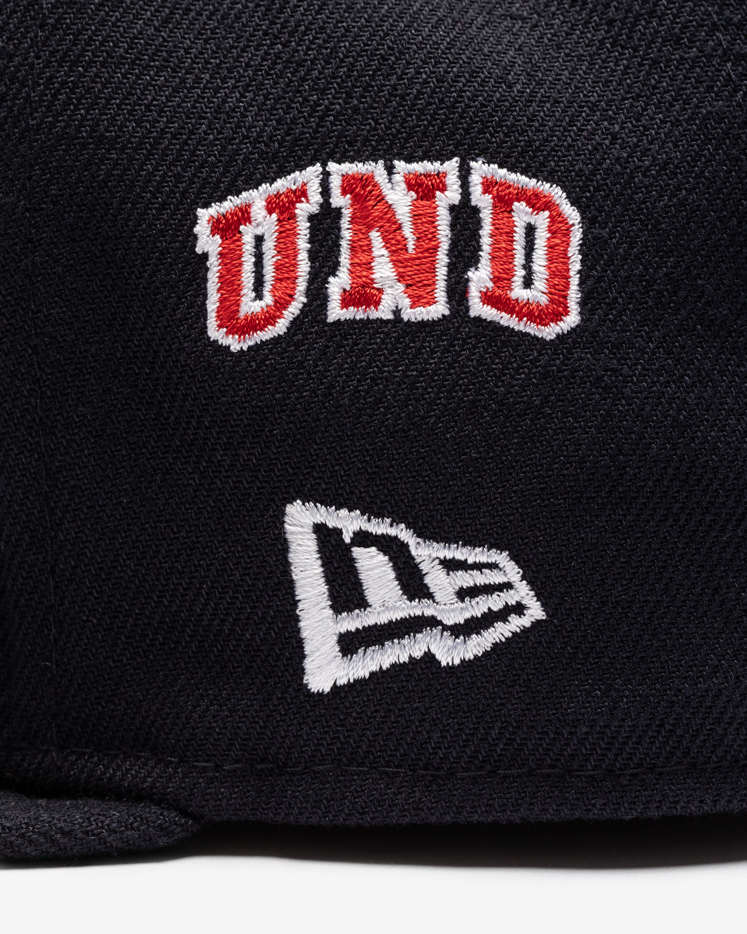 UNDEFEATED X NE X MLB FITTED - CLEVELAND INDIANS