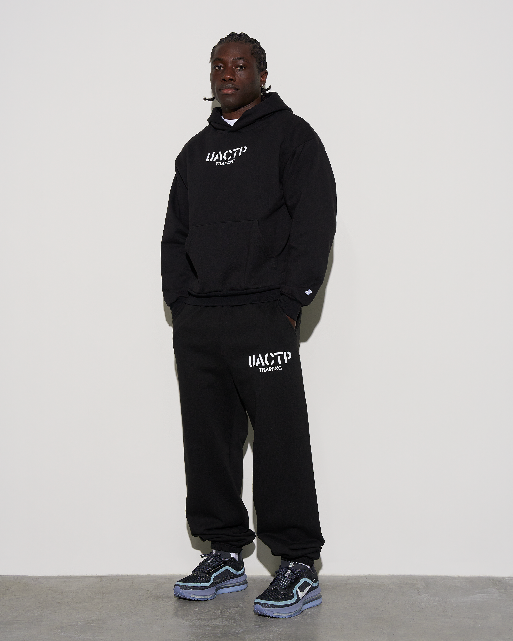 UACTP STENCIL TRAINING PULLOVER HOOD - BLACK