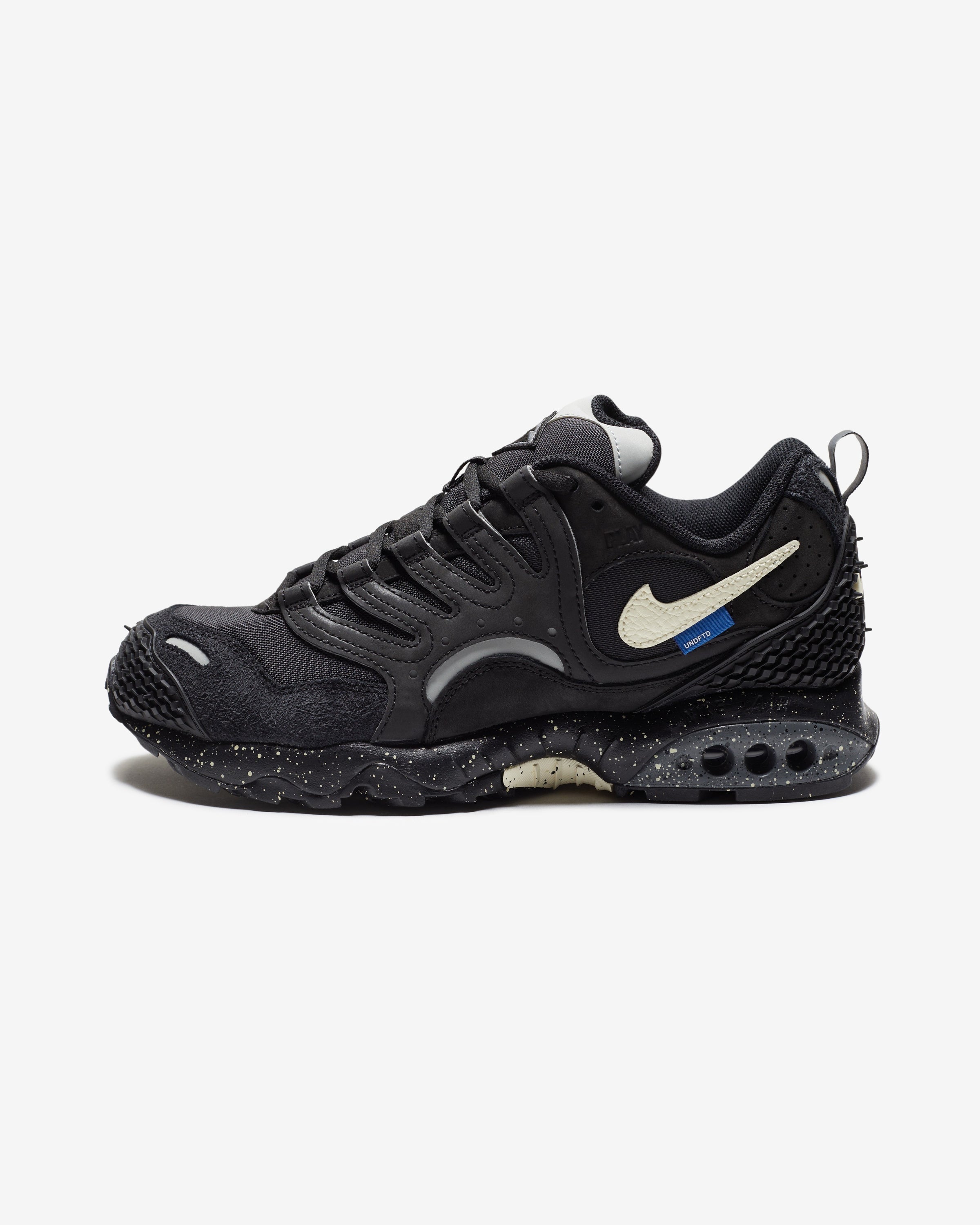 UNDEFEATED X NIKE AIR TERRA HUMARA - BLACK/ COCONUTMILK
