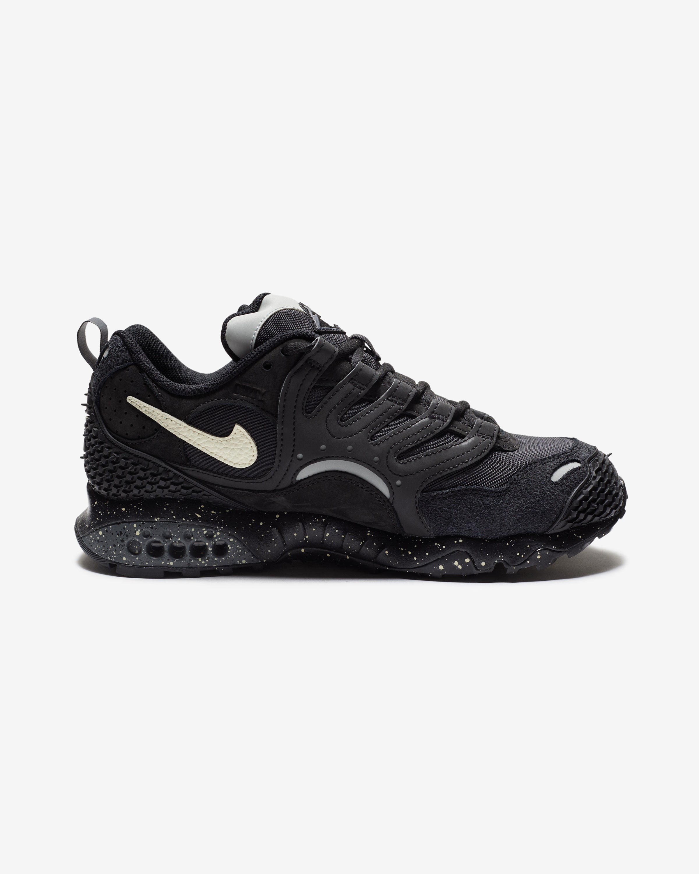 UNDEFEATED X NIKE AIR TERRA HUMARA - BLACK/ COCONUTMILK